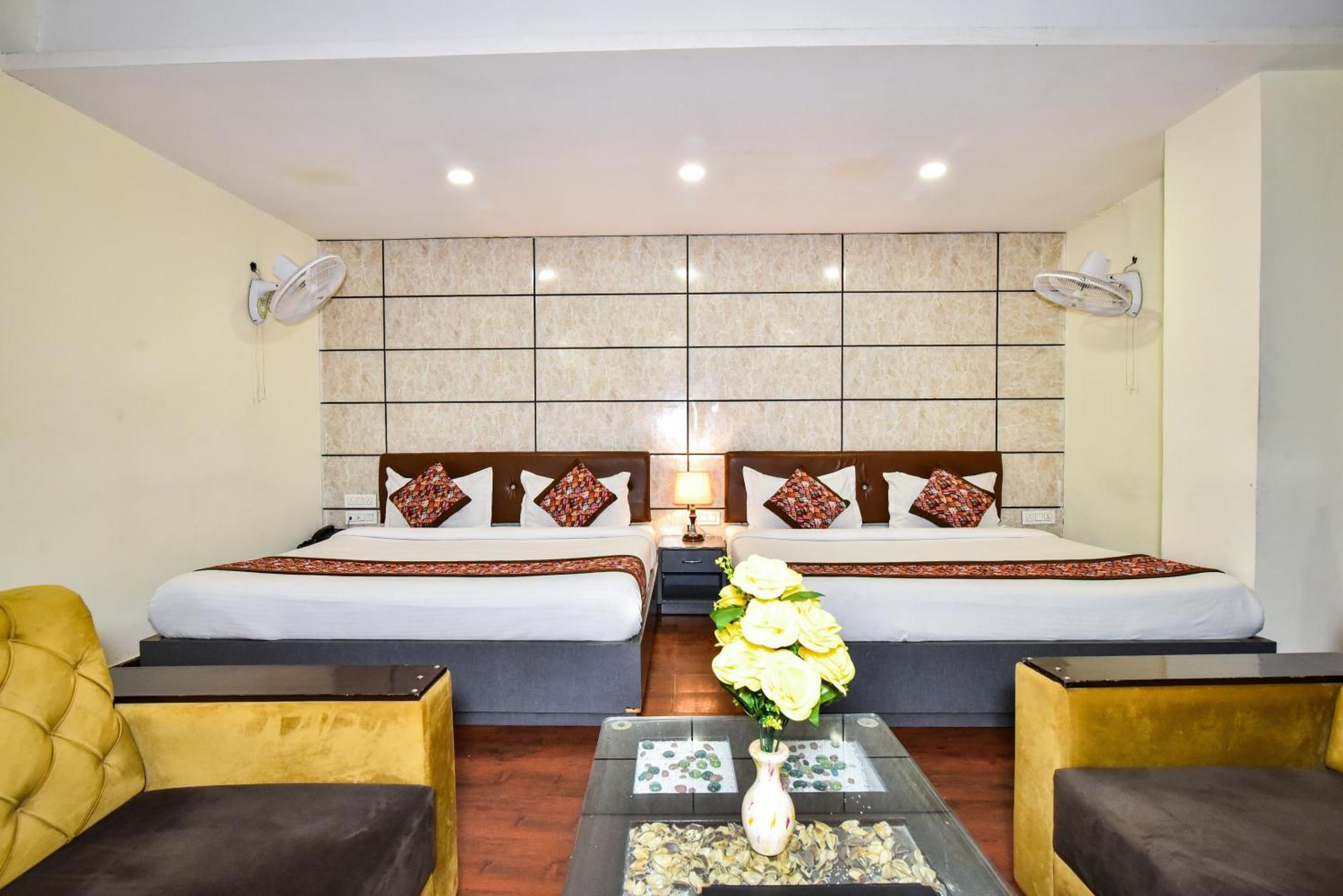 Pinaz Royale Hotel Amritsar Bagian luar foto