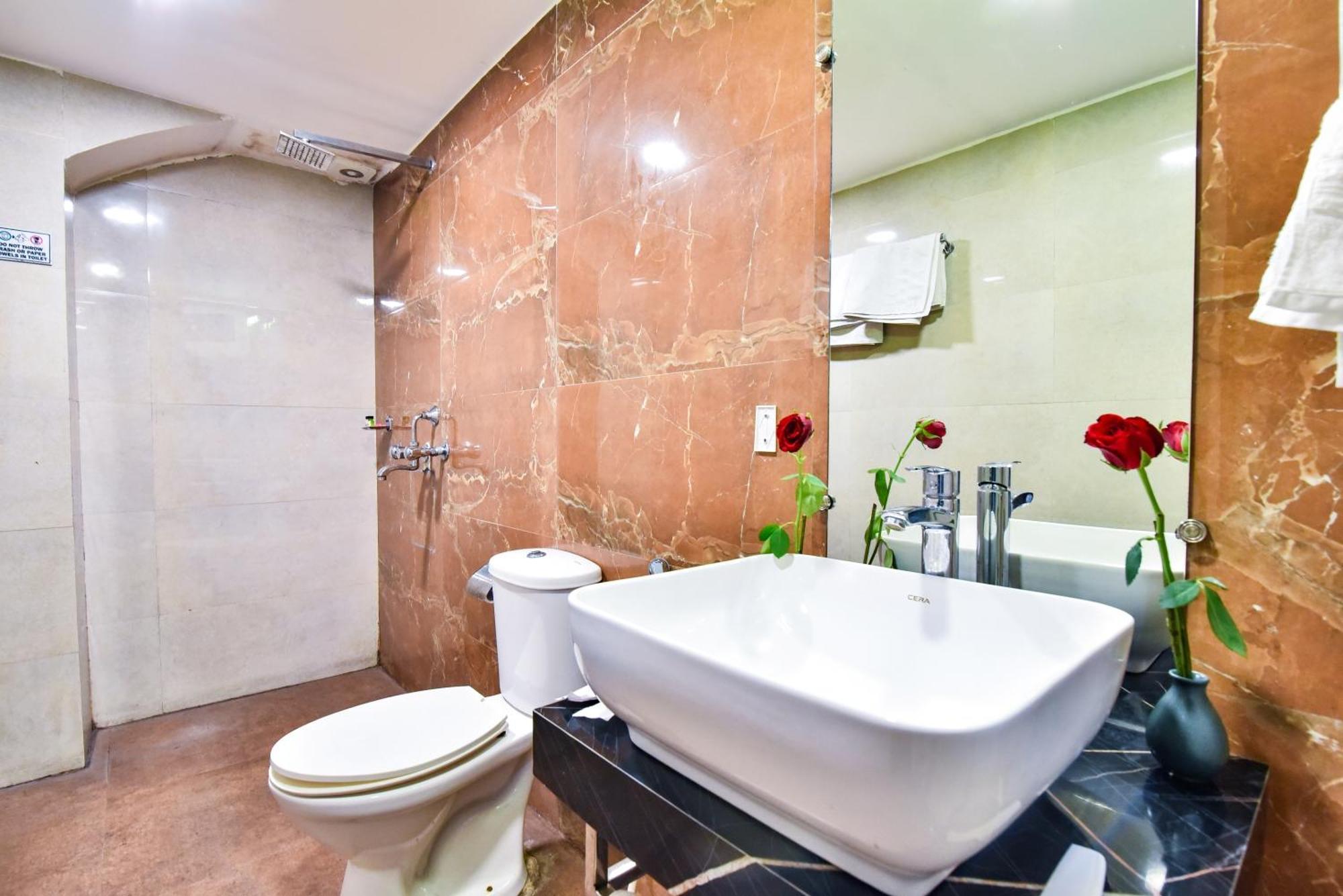 Pinaz Royale Hotel Amritsar Bagian luar foto