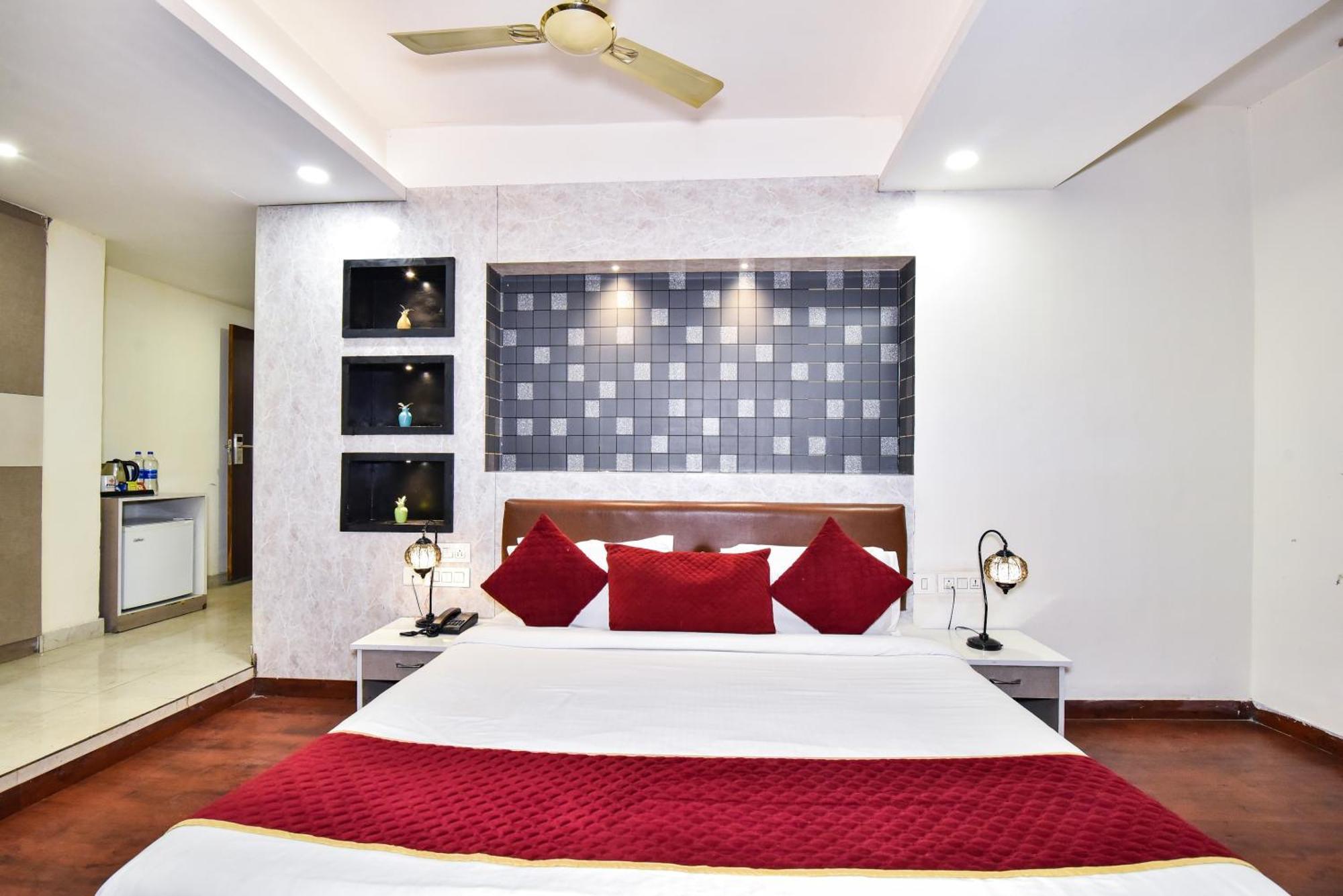 Pinaz Royale Hotel Amritsar Bagian luar foto