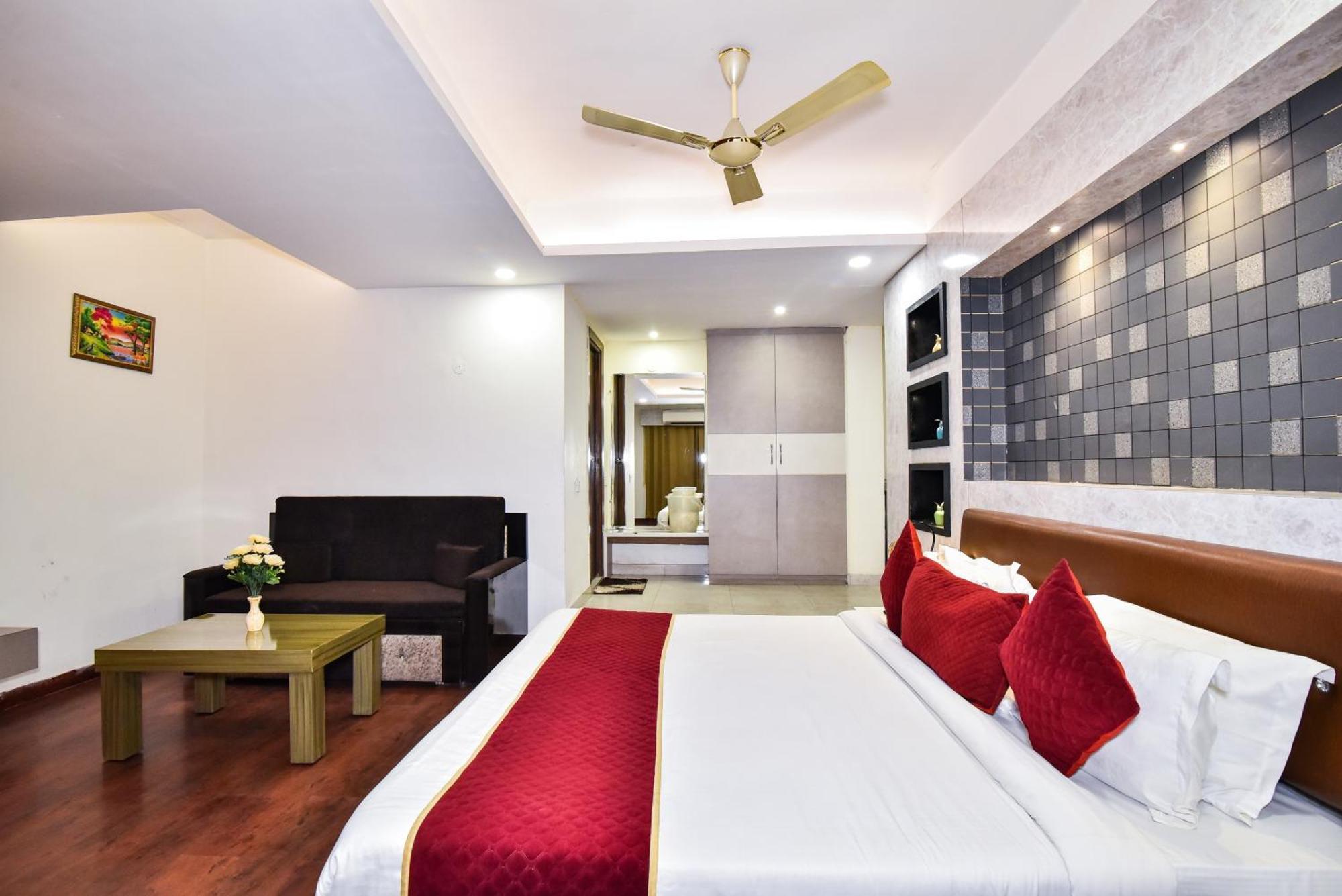 Pinaz Royale Hotel Amritsar Bagian luar foto