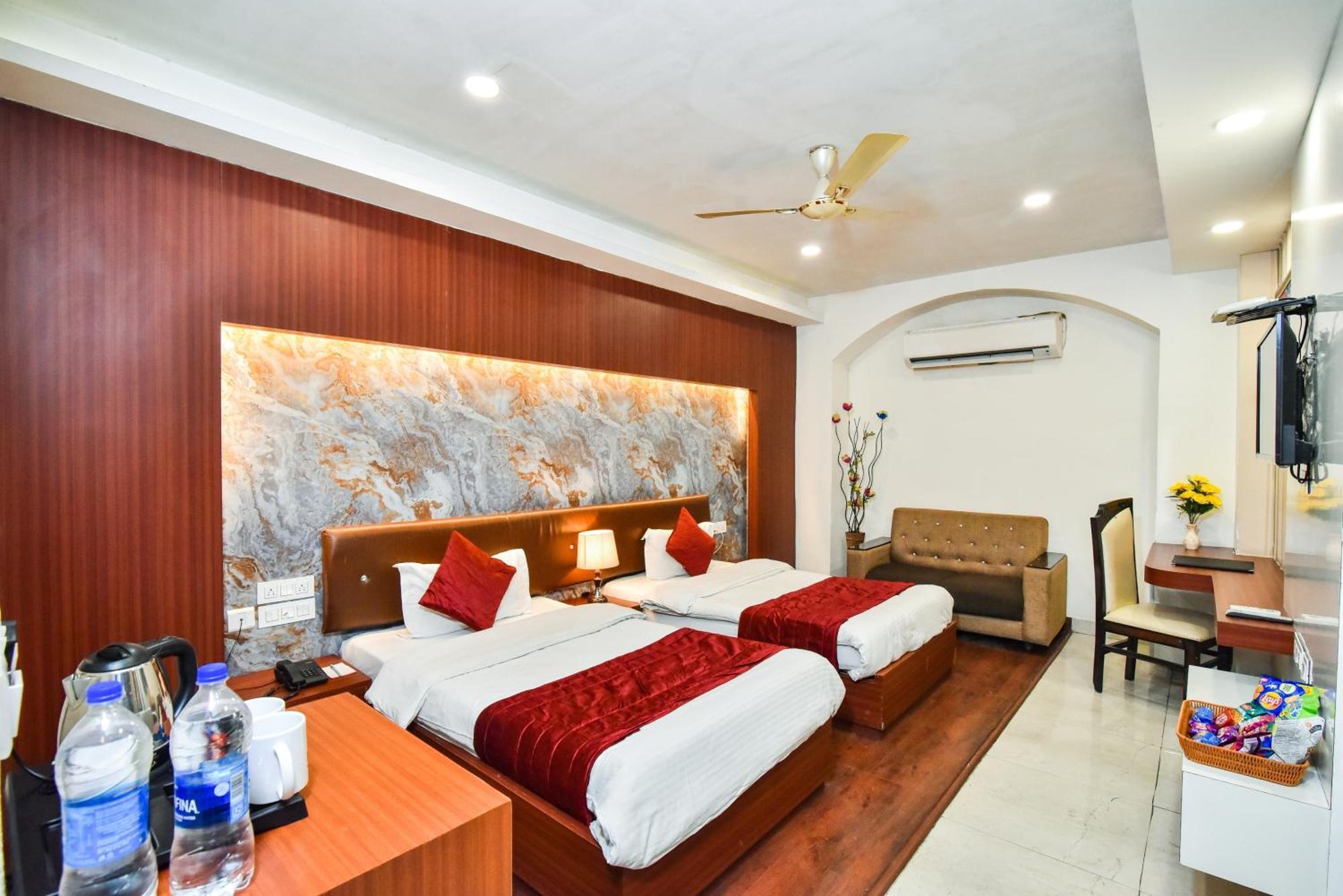 Pinaz Royale Hotel Amritsar Bagian luar foto