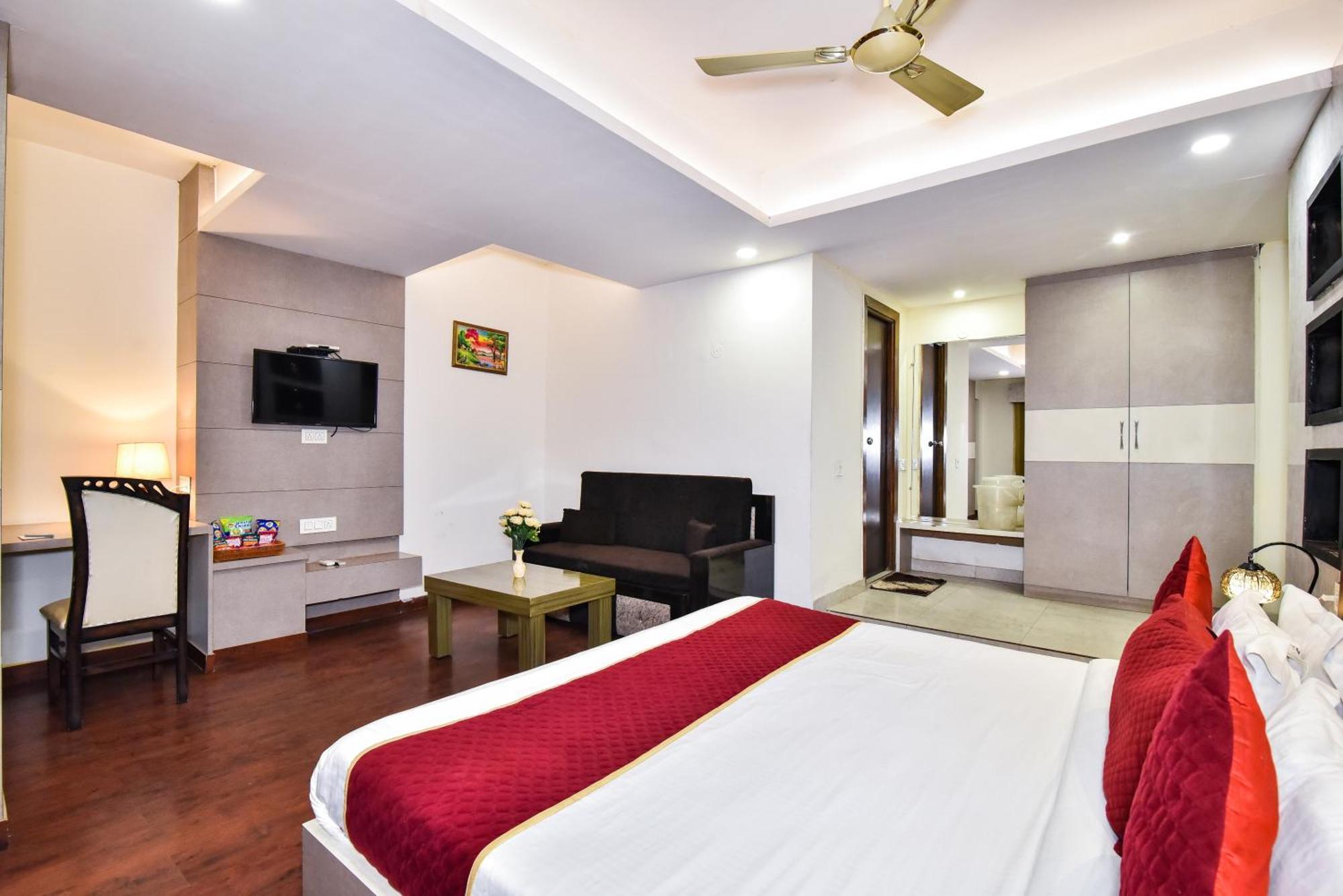 Pinaz Royale Hotel Amritsar Bagian luar foto