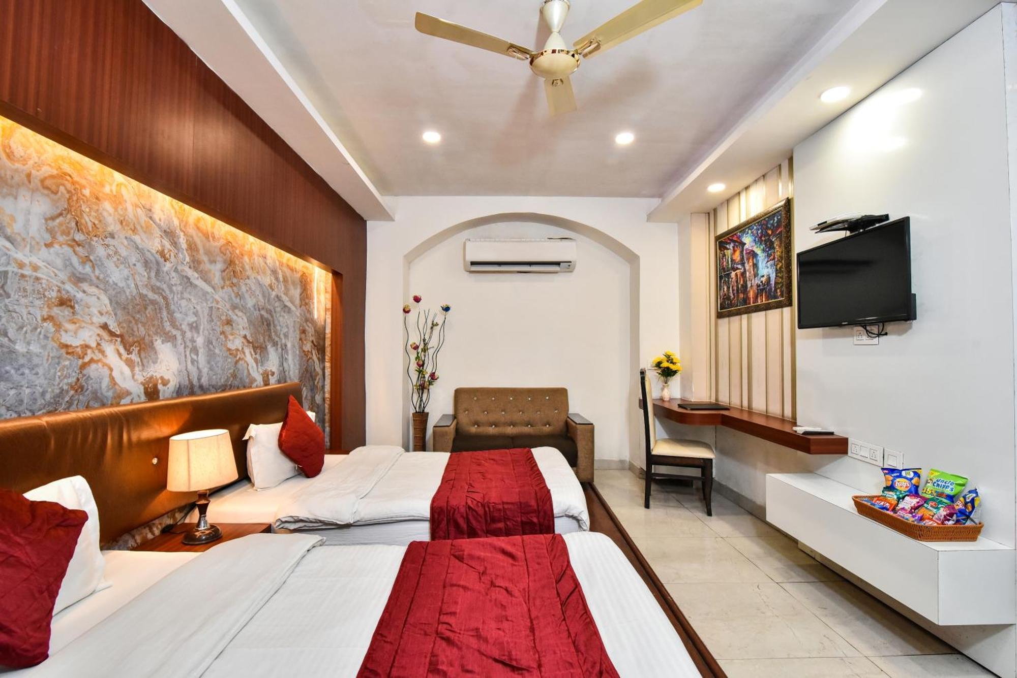 Pinaz Royale Hotel Amritsar Bagian luar foto