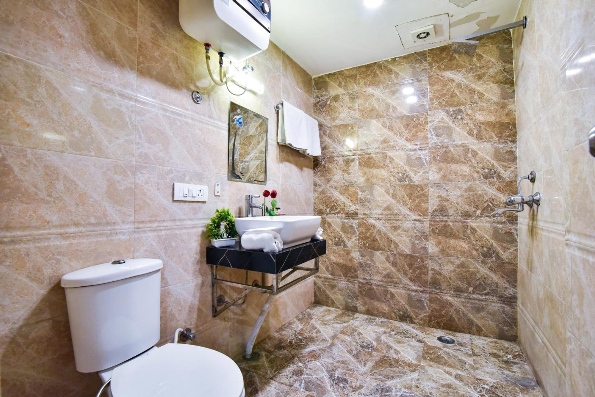 Pinaz Royale Hotel Amritsar Bagian luar foto