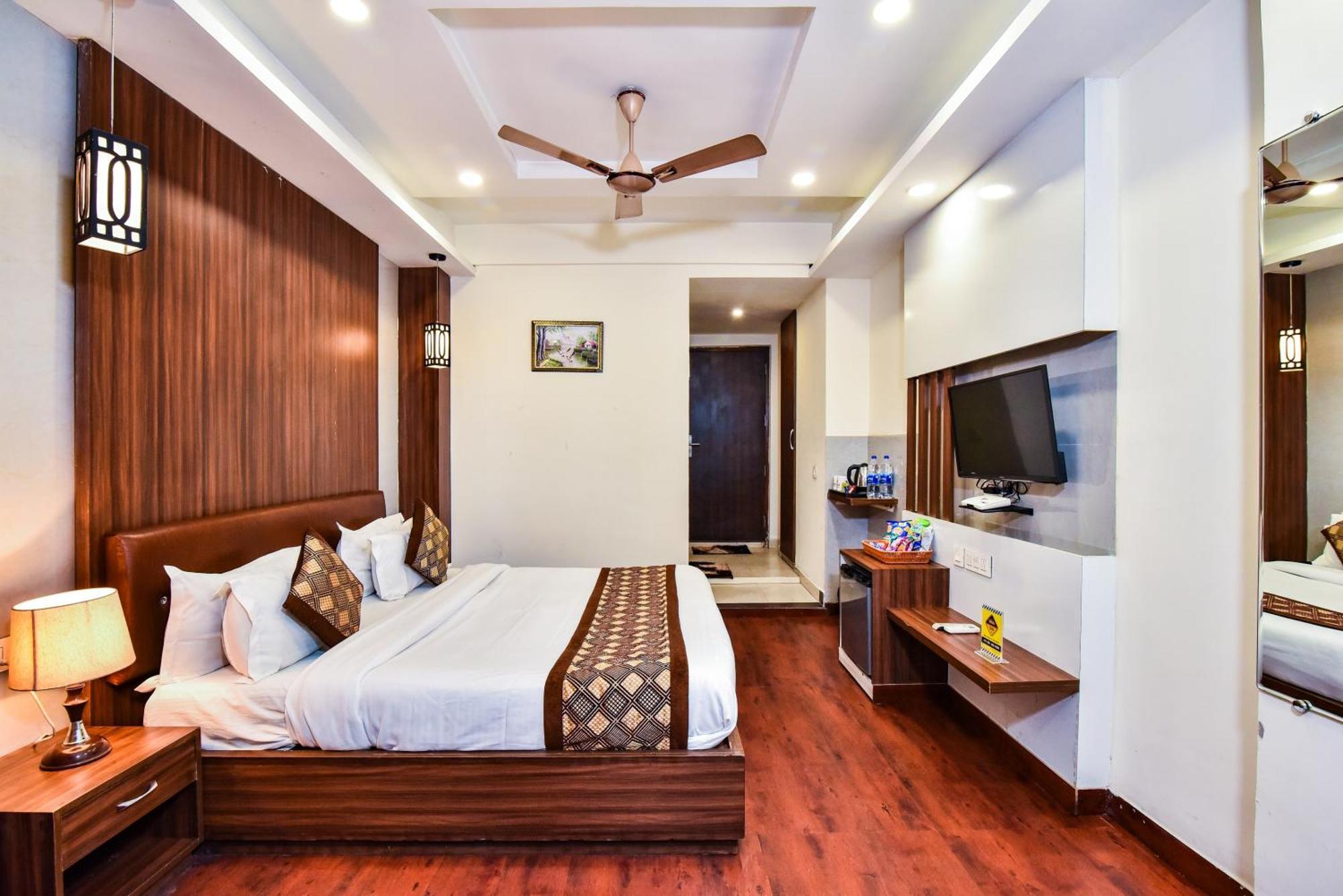 Pinaz Royale Hotel Amritsar Bagian luar foto