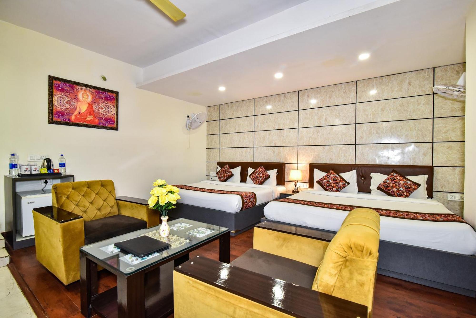 Pinaz Royale Hotel Amritsar Bagian luar foto
