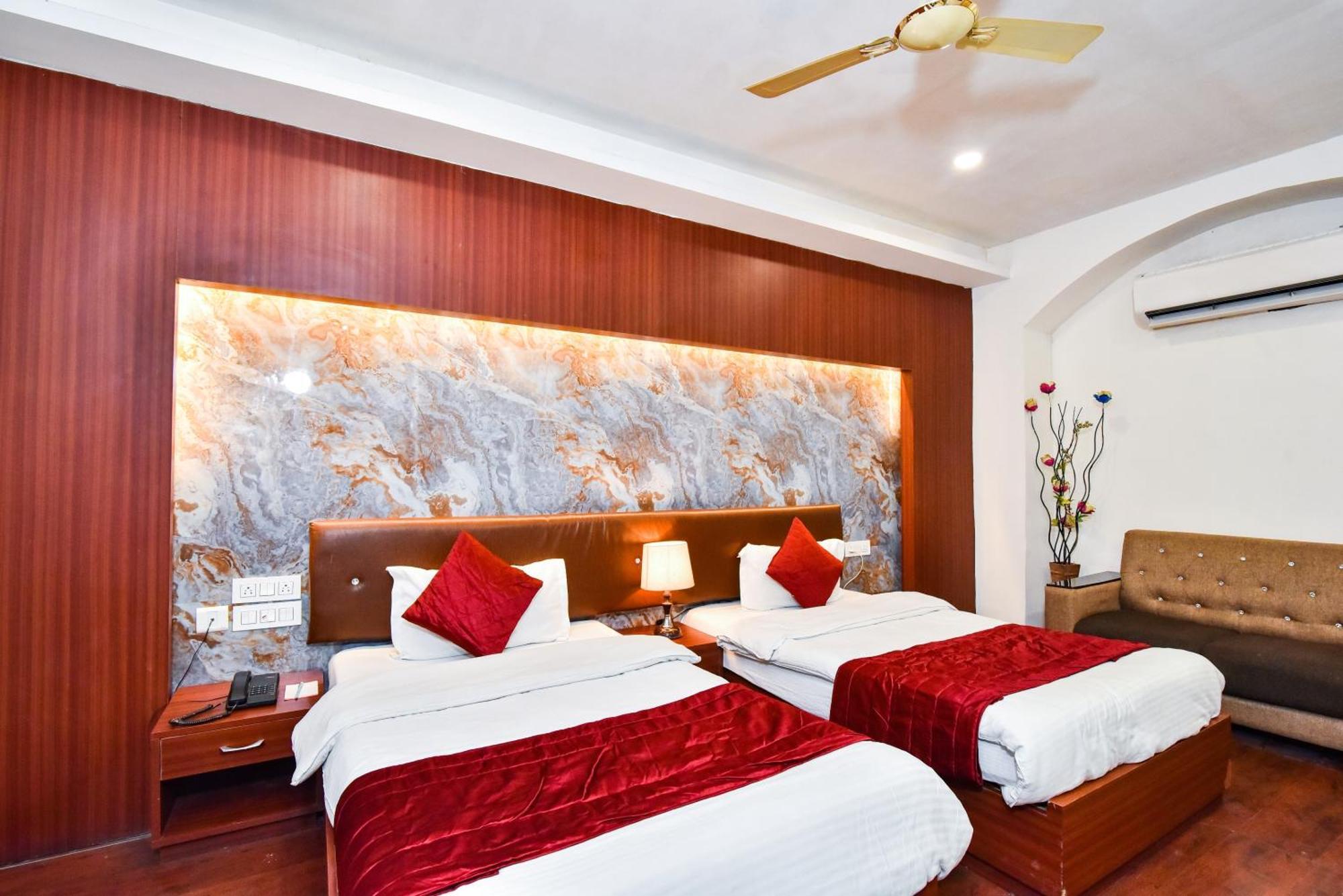 Pinaz Royale Hotel Amritsar Bagian luar foto