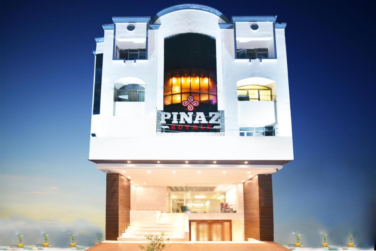Pinaz Royale Hotel Amritsar Bagian luar foto