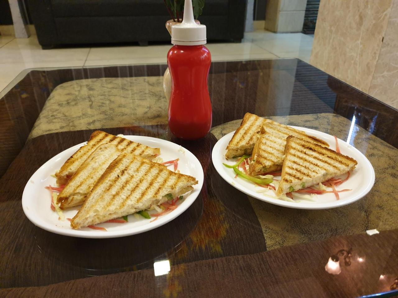 Pinaz Royale Hotel Amritsar Bagian luar foto